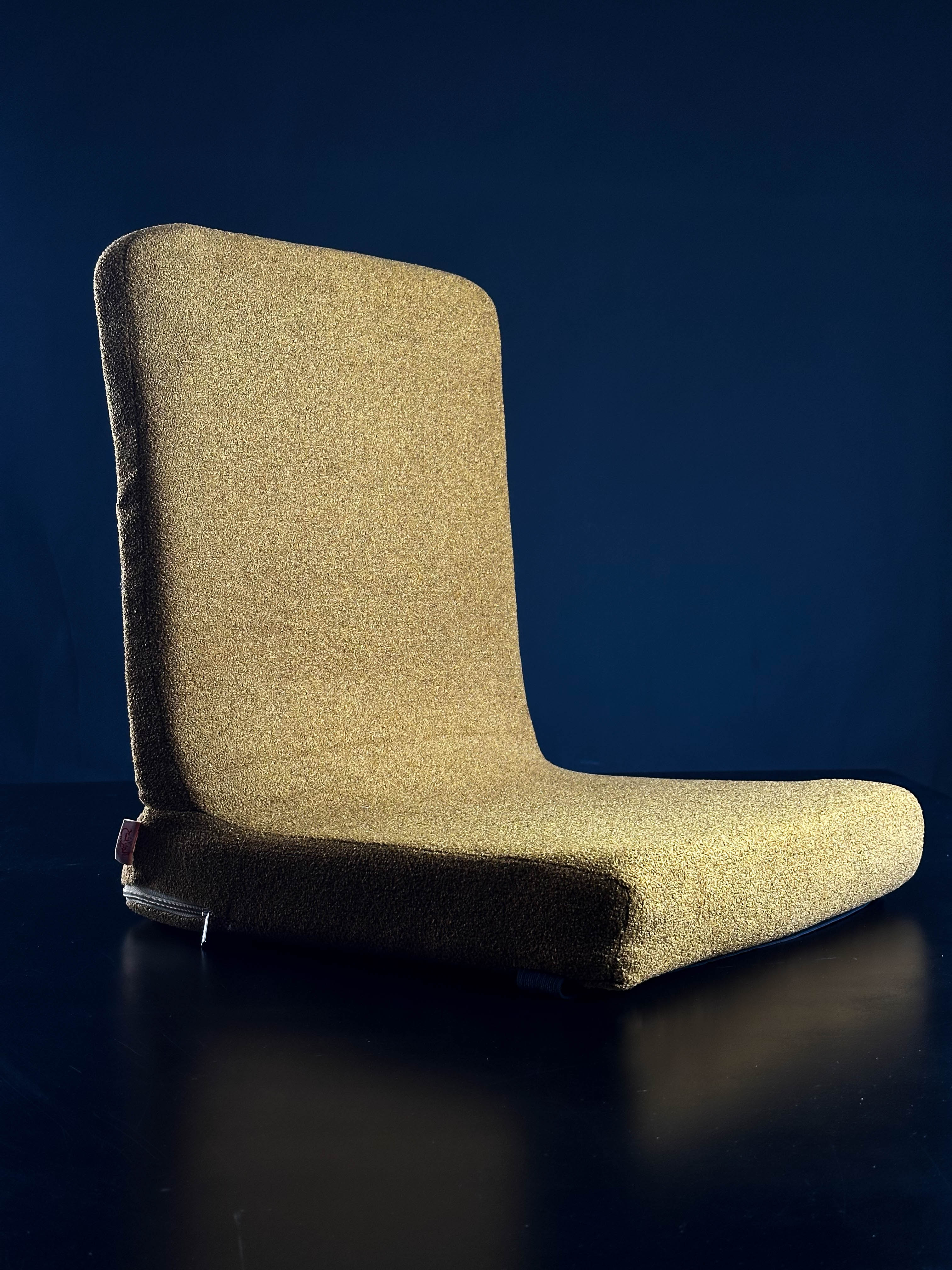 كرسي أرضي مريح للمساجد — قابل للطي وخفيف للحمل